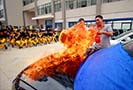 室外舉行體驗式教學，大火燒車