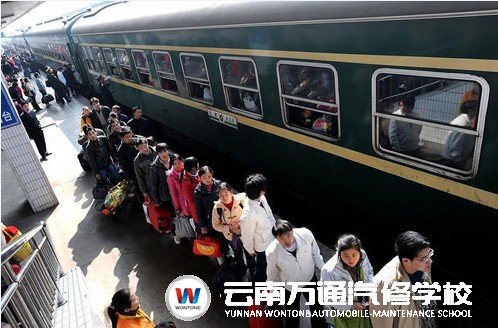 外出務(wù)工的農(nóng)民工大軍