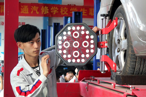 云南萬通的本科學生.jpg