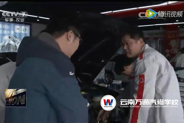 央視七套《聚焦三農》走進萬通汽車學校.jpg