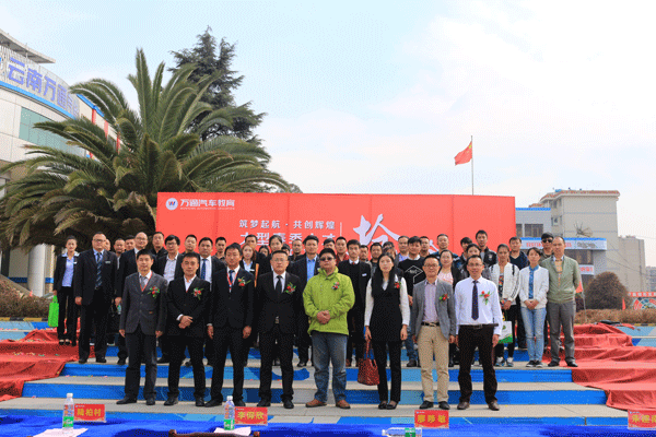 云南萬通汽修學校與優質企業實現校企合作.gif