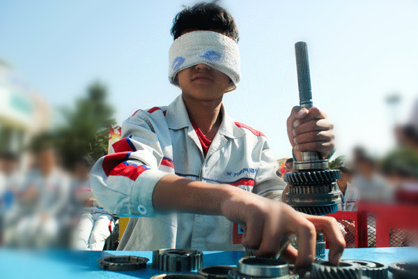到云南萬通，學(xué)真正汽車技術(shù).jpg