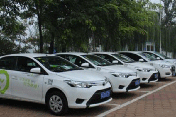 未來汽車行業發展——新能源車.gif