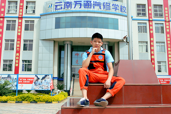 明星校服在學校也是格外受歡迎.jpg