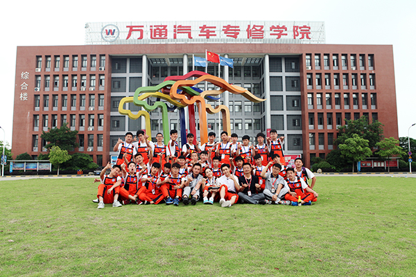 豐富多彩的萬通校園生活.JPG
