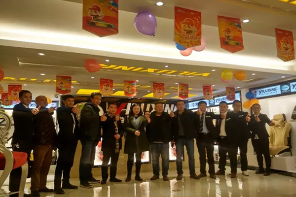 參觀企業，領導合影留念.jpg
